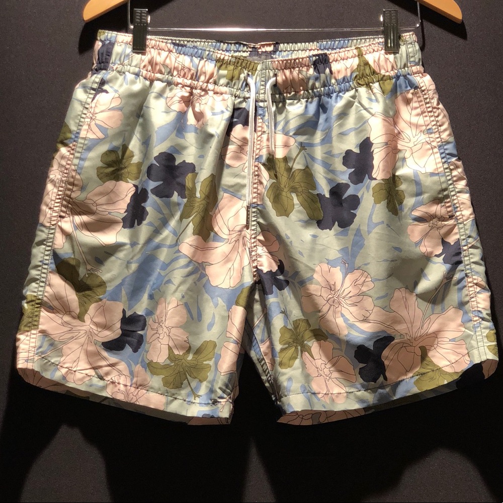 Men’s NWT  Lined Swim Trunks with Pockets